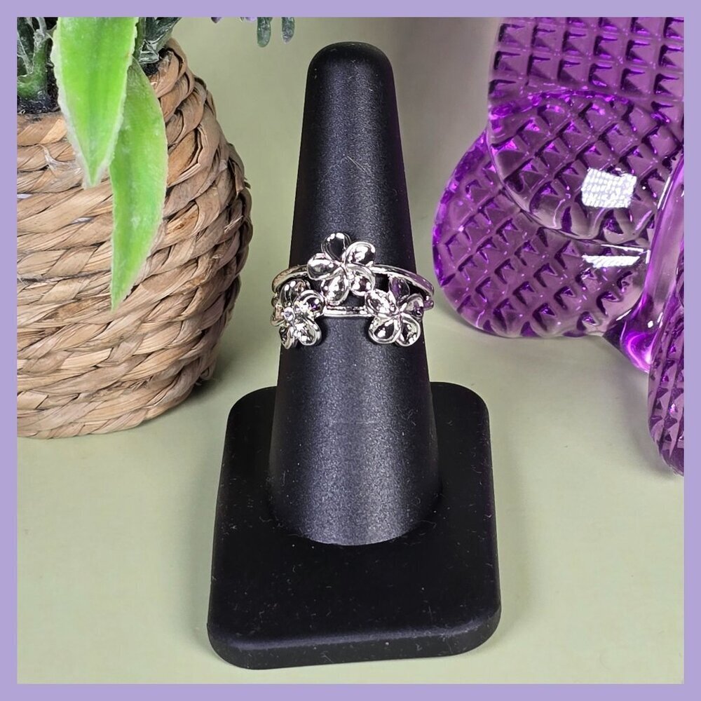 Three Plumeria Flower Ring Size 7 (NWOT)